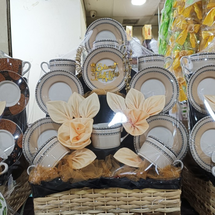 

Parcel Hampers Pecah Belah Lebaran - Cangkir Tatak 2