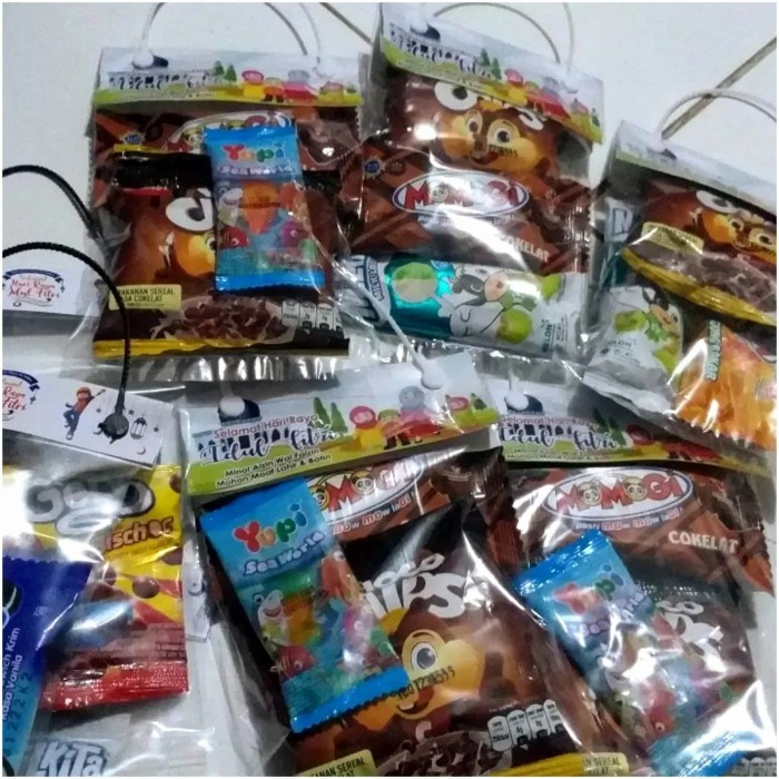 

HARGA SPESIAL PAKET SNACK LEBARAN LENGKAP PLASTIK LEBARAN / AMPLOP THR / PLASTIK SNM5