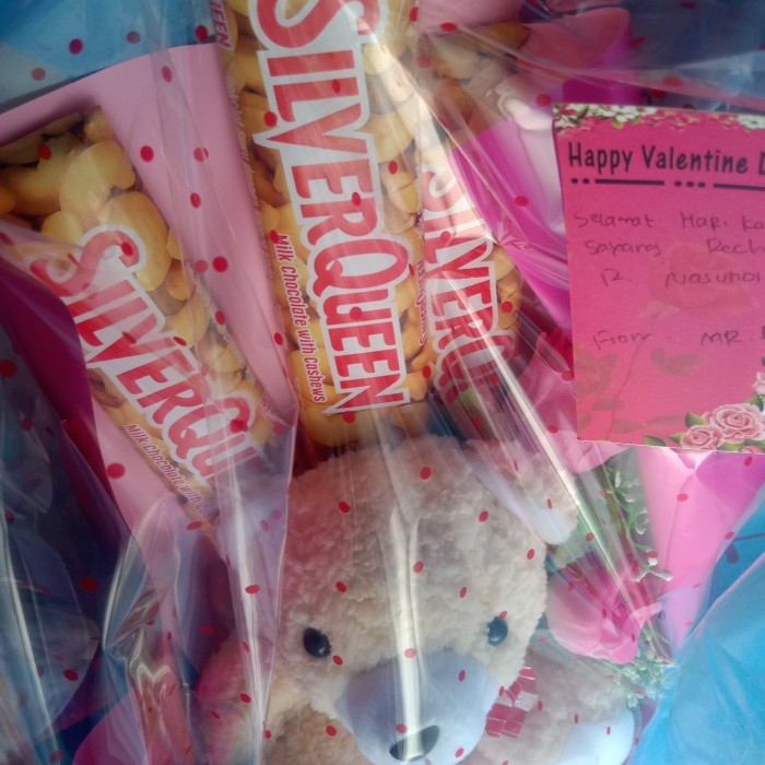 

BUCKET VALENTINE KADO/ BUCKET BUNGA REQUES/ VALENTINE DAYS/ COKLAT