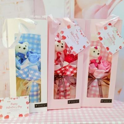 

BEAR GIFT - HAMPERS VALENTINE DAY - KADO COKLAT DAN BUNGA MAWAR GB034