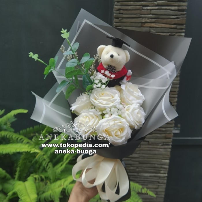 

BUKET BUNGA MAWAR PLASTIK ARTIFICIAL HAND BOUQUET FLOWER BONEKA WISUDA