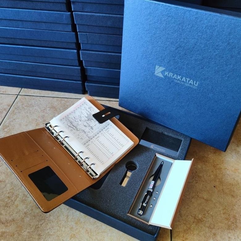 

h-4 Giftset Premium Profesional Binder a6 + Pen Pointer + Card Holder + USB 32 GB Terlaris