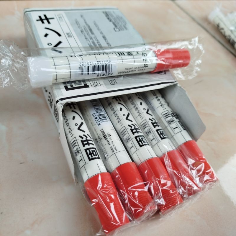 

SAKURA Solid Marker Spidol Besi Baja Kayu Plastik Kaca Penanda JAPAN warna merah