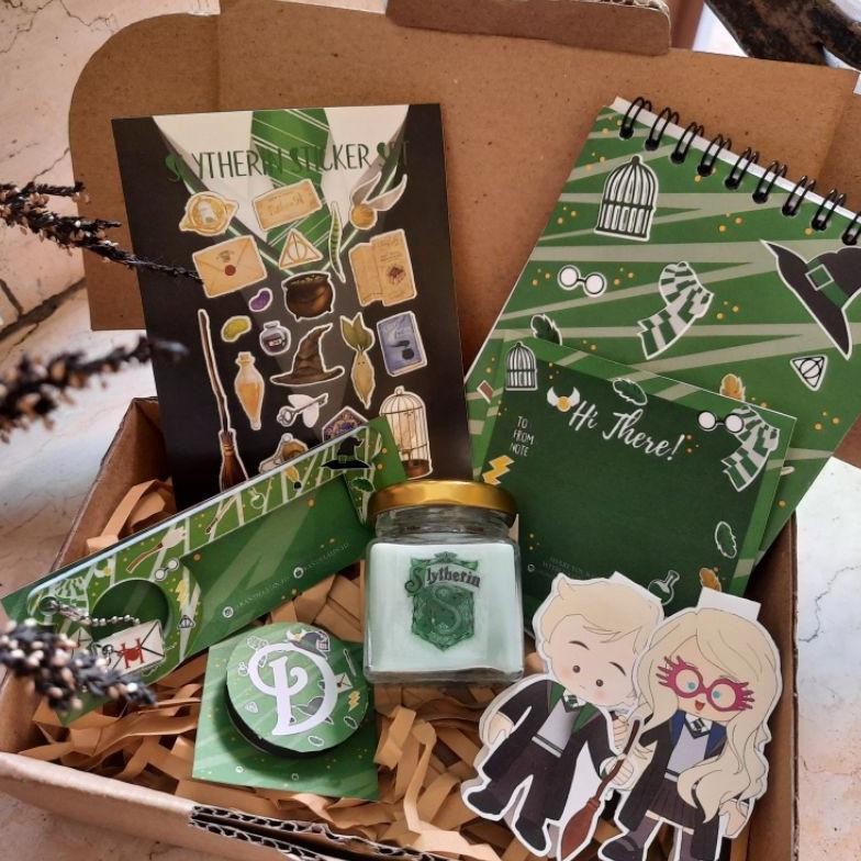 

VD08 hogwarts hermione draco slytherin ravenclaw hufflepuff gryffindor hadiah giftbox kotak ulang tahun Premium