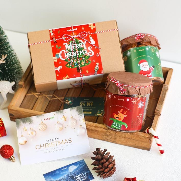 

COD Hampers Natal / Christmas Hampers - Oatmeal Cookies 2 Jar + FREE KARTU + TALI + VOUCHER + BUBBLE WRAP | LUCKYBITE fx-2