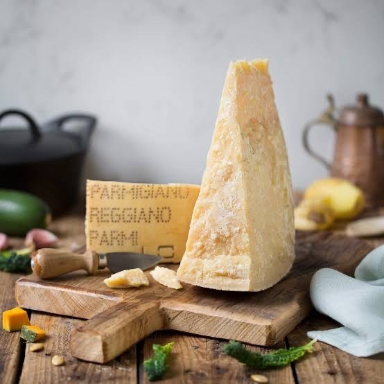 

Parmigiano Reggiano DOP Italian Cheese Keju italia Authentic Imported