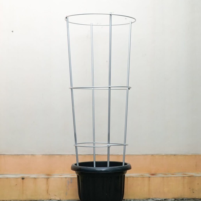 TIANG RAMBATAN ANGGUR