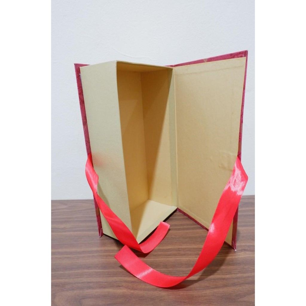 

Hampers Box Natal Imlek Model Ikat Pita 30X15X8 Red Gold Motif Flower Cod Dan Best Seller