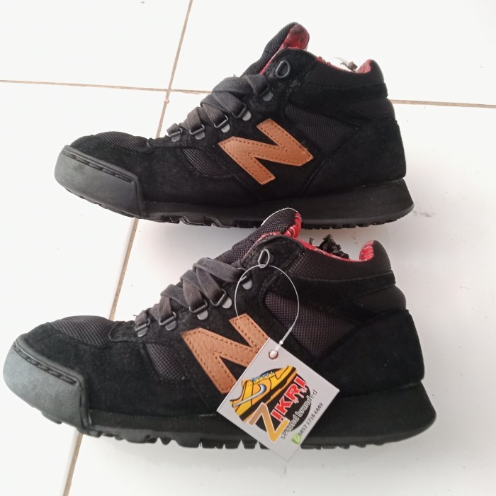 SEPATU NEW BALANCE SERI 710