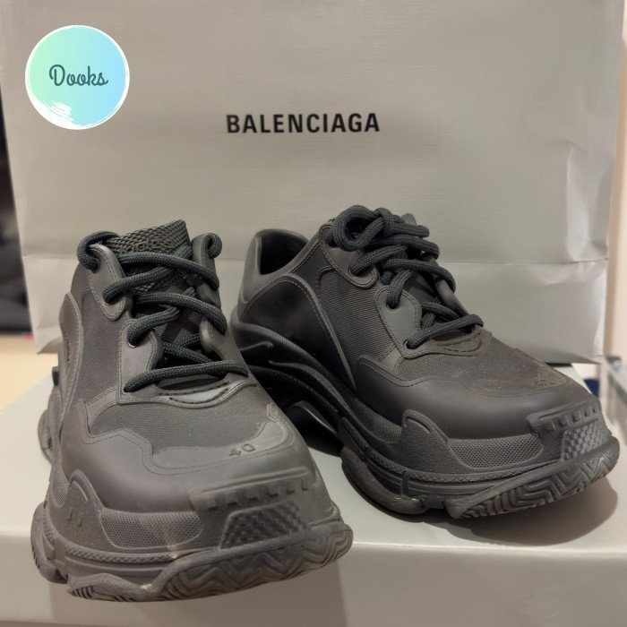 SEPATU BALENCIAGA M-TRIPLE S, 100% ORI