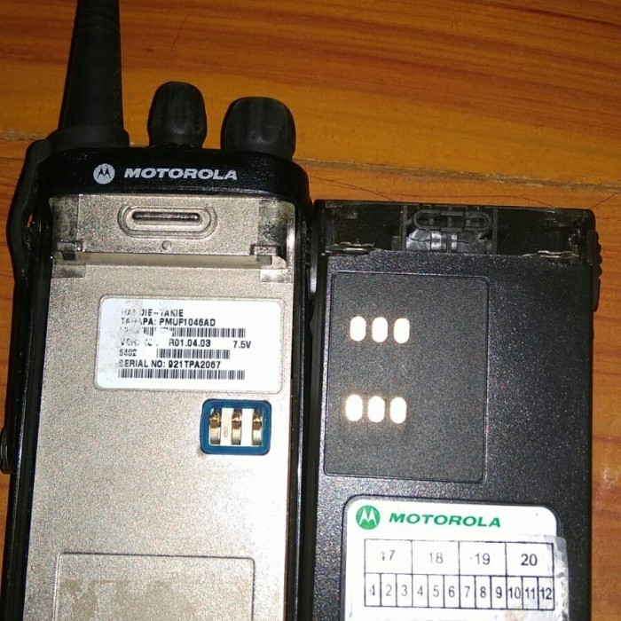 TERLARIS RADIO HT MOTOROLA ATS 2500 FREKUENSI 800 MHZ