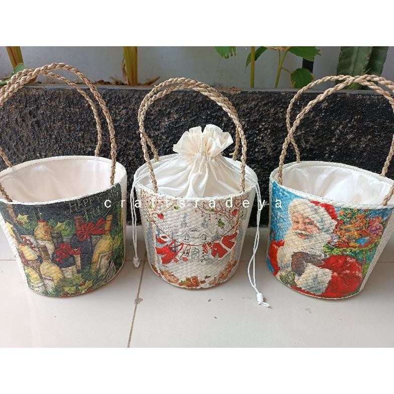 

Ready Hampers Natal Tas Anyam Serut / Goodiebag Christmas Bingkisan Natal Kado Natal / Christmas Gi Murah