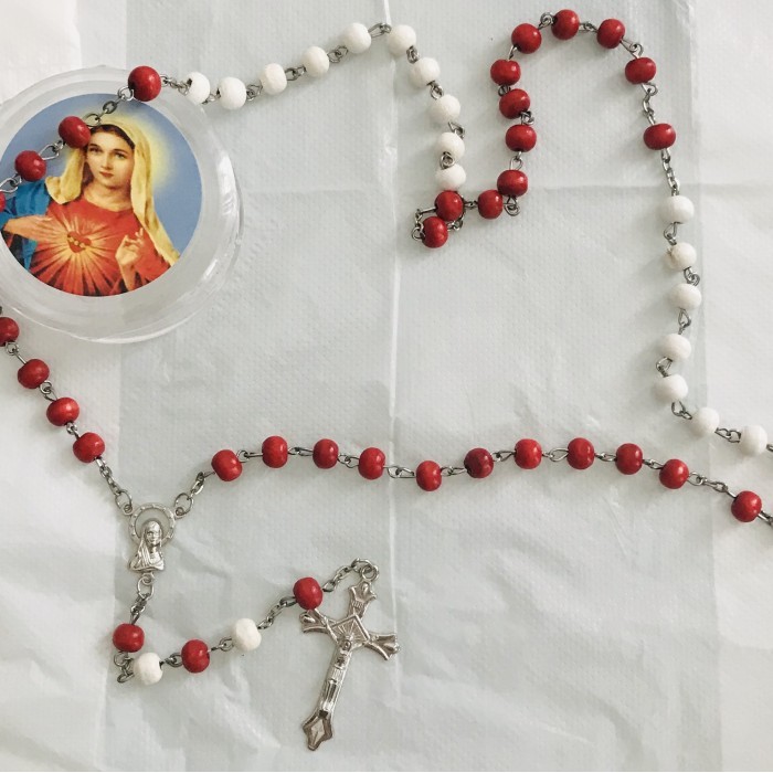 Rosario Merah Putih Kayu Cendana Wangu Premium