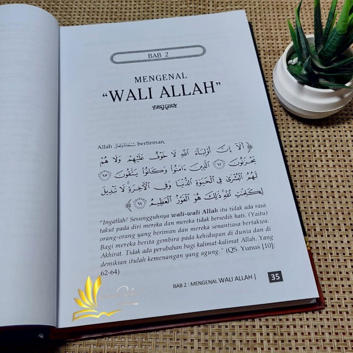 

Asli Buku Sifat & Karakter Wali Allah Dan Mengenali Tipuan-Tipuan Wali Setan - Media Tarbiyah