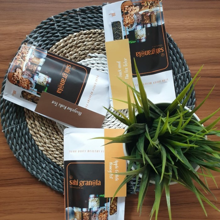 

PREMIUM GRANOLA APPLE GALETTE HONEY POT 500GR