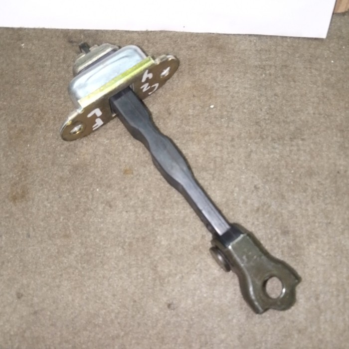 Engsel pintu checker pintu Nissan Serena C24 p