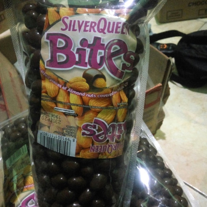 

Silverqueen Bites Almond - 1 Kg - Cokelat Coklat Silverqueen Kiloan New