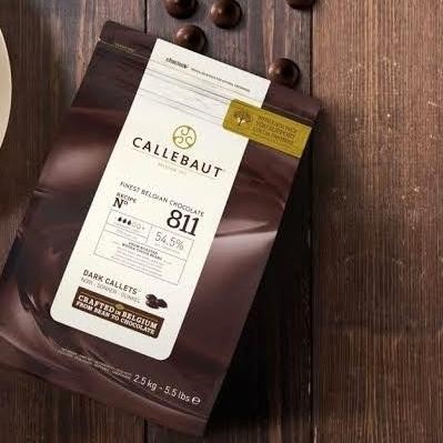

Callebaut Dark Chocolate Callets Button Couverture 811 54.,5% 500 Gr Terlaris