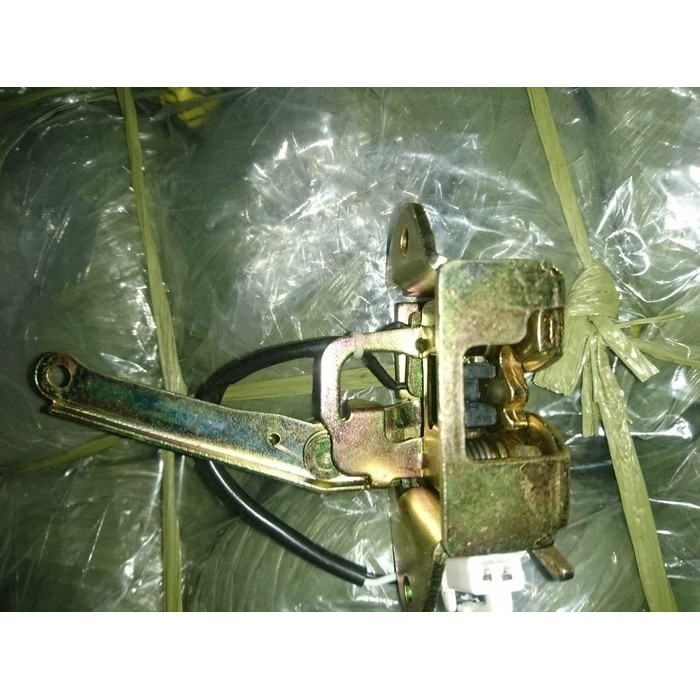Door Lock Bagasi / Belakang Avanza Xenia Lama