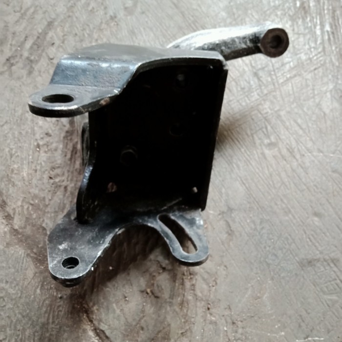 breket pompa power steering L300.diesel satu set