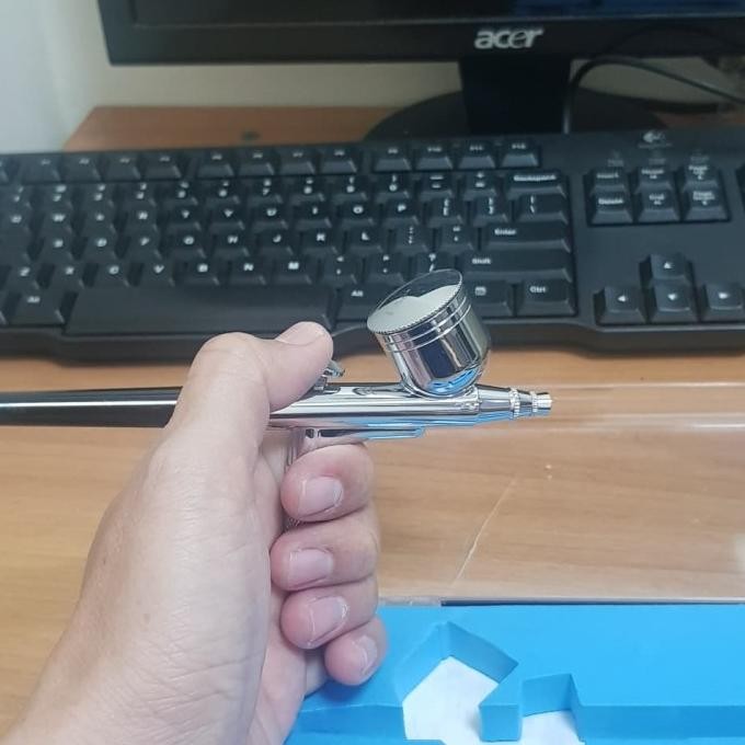 

air brush / paint brush