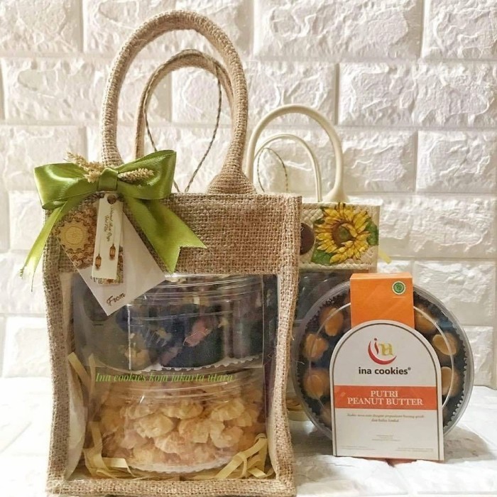 

paket hampers ina cookies isi 2 toples uk 500gr