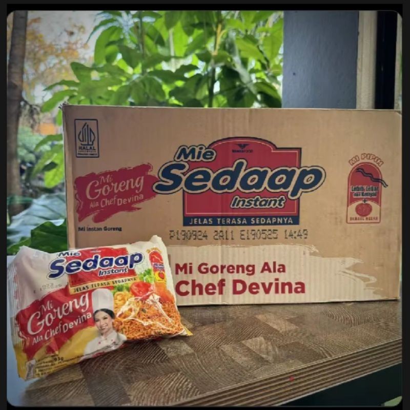 

Mie Sedaap Goreng Ala Chef Devina 93 Gram 1 Dus isi 40 Pcs