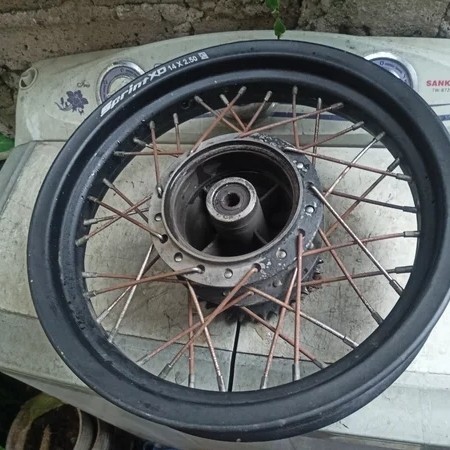 Velg gl 100 pro megapro cb 100 jari jari ring 14 tromol original kelengkapan seperti difoto hanya
