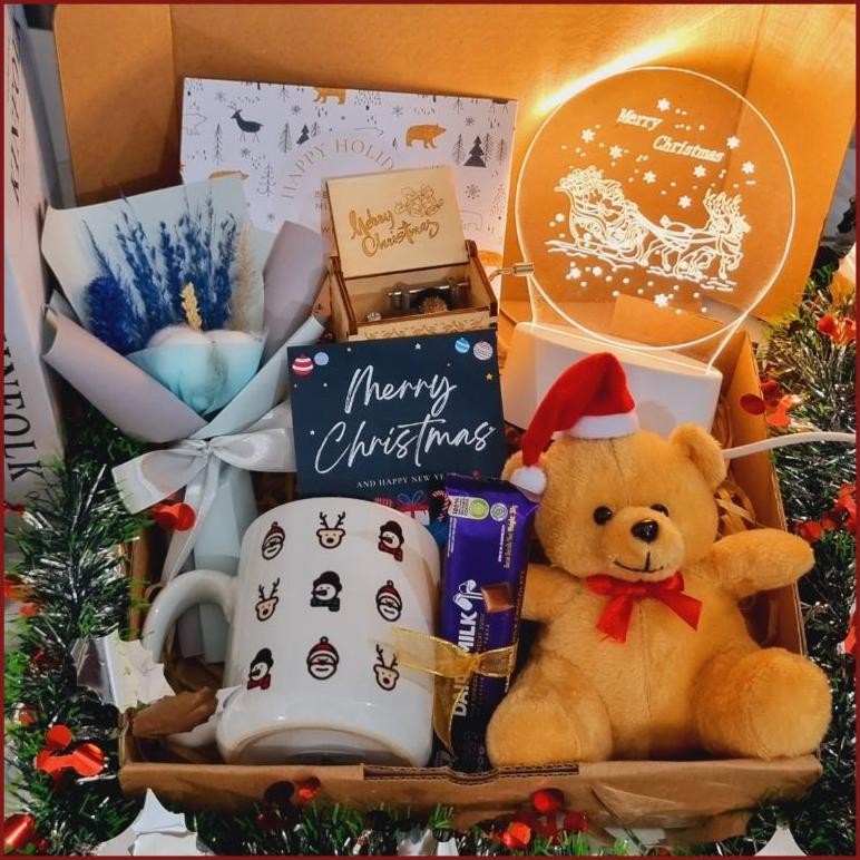 

Hampers Natal / Kado Natal / Kotak Musik Natal Stok Baru