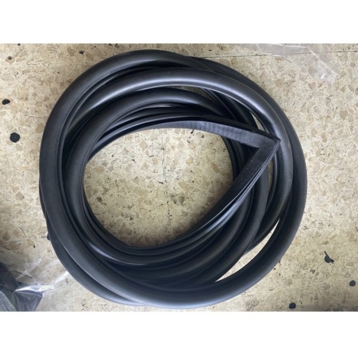 1pc Karet Pintu Colt T-120 Colt T120 - karet pintu depan
