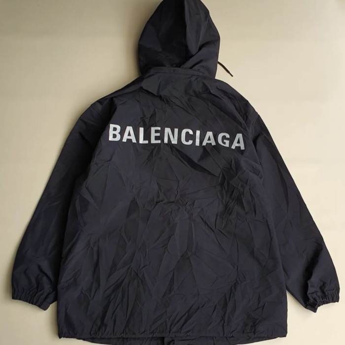 JAKET RAIN BALENCIAGA