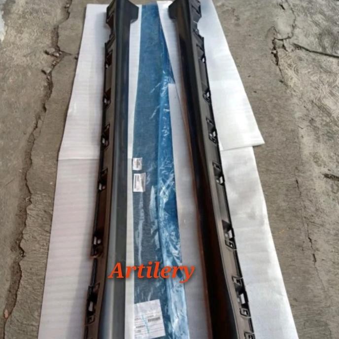 Side Skirt Innova Tipe V Original