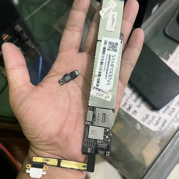 MESIN IPAD MINI 3 64GB WIFI DAN CELLULAR