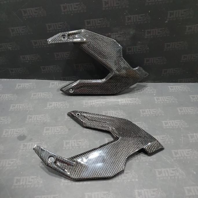 Cover Garnish Sayap Kanan Kiri Part Ori Honda ADV 160 Carbon Kevlar