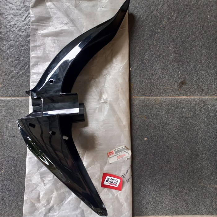 Fender slebor spakbor depan F1ZR FIZR Hitam 4US-F1511-00-33