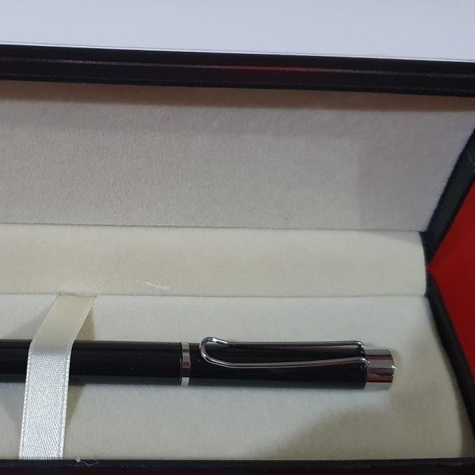 

Murah Meriah ! Pulpen Promosi Mewah Type Safari Include Box dan Grafir Nama
