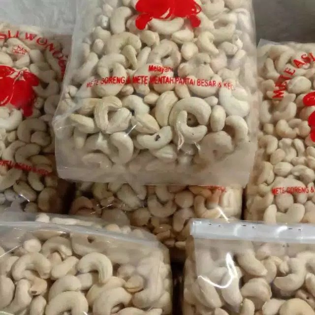 

Ready Kacang Mete Mentah1 Kg Fresh