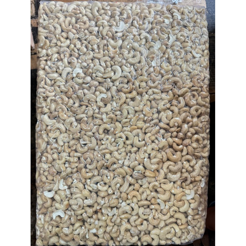 

Ready Kacang Mede Mentah Super / Kacang Mete Jumbo Sulawesi 500 Gram