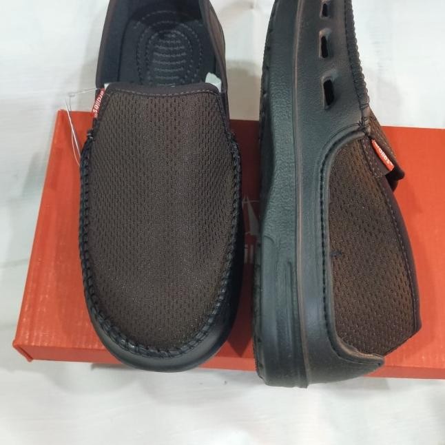 Sepatu Karet Slip On Pria Merk Ardiles,Coklat