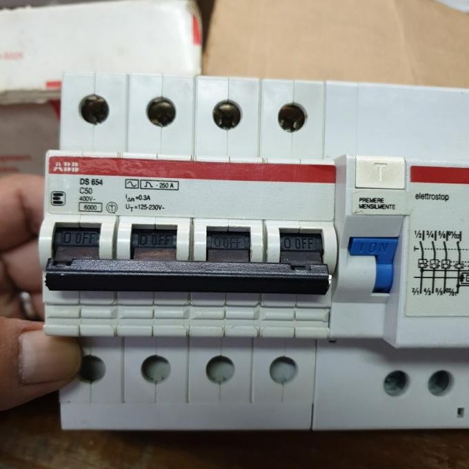 [ Tt88 ] Elcb Abb 63A Ds654 30Ma