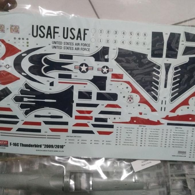 Tersedia Pesawat F-16C Thunderbirds 2009/2010 1/72 Model Kit Academy New Tool