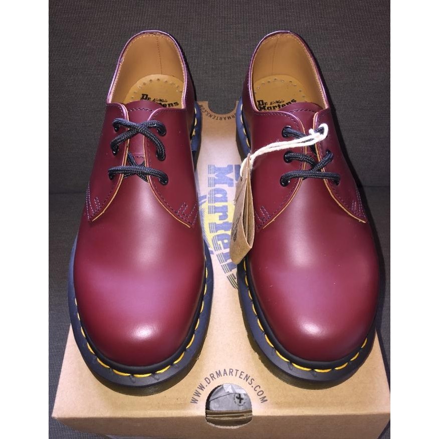 dr martens 1461 cherry red smooth P67T