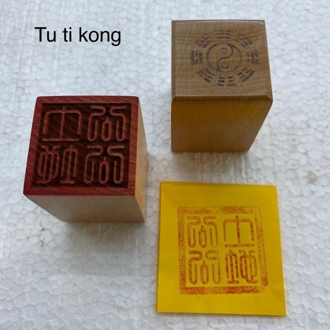 

Ready Stempel Dewa Tutikong Ukir Kayu Merah