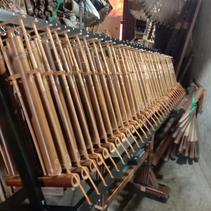 Maca 1 Set Angklung Jogja