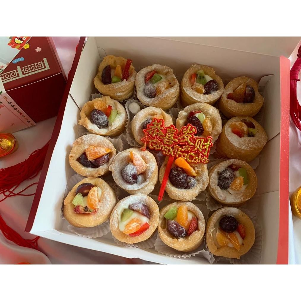 

CR - Hampers Idul Fitri/ Ulang tahun / natal / imlek Kue Soes Vla / Kue Sus Vla / Choux Cream TERLARIS