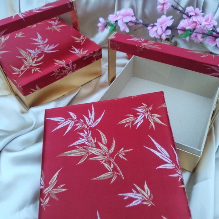 

CNY box kue hampers imlek Limited