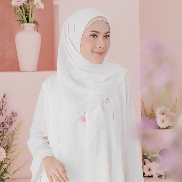 BISA KIRIM LANGSUNG  IMAH GAYA JILBAB BELLA SQUARE LASERCUT BELLA SQUARE POLYCOTTON HITS - Putih I2N