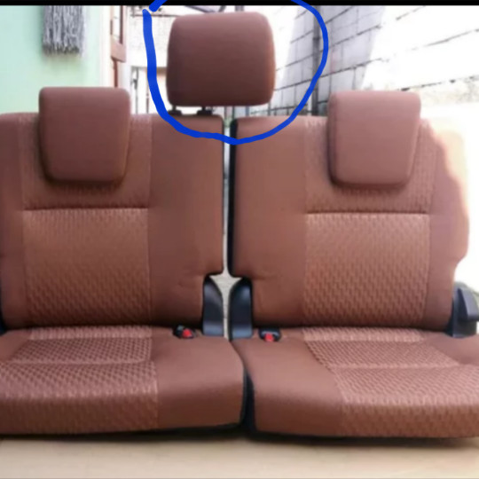 headrest jok innova G reborn bagian tengah jok belakang