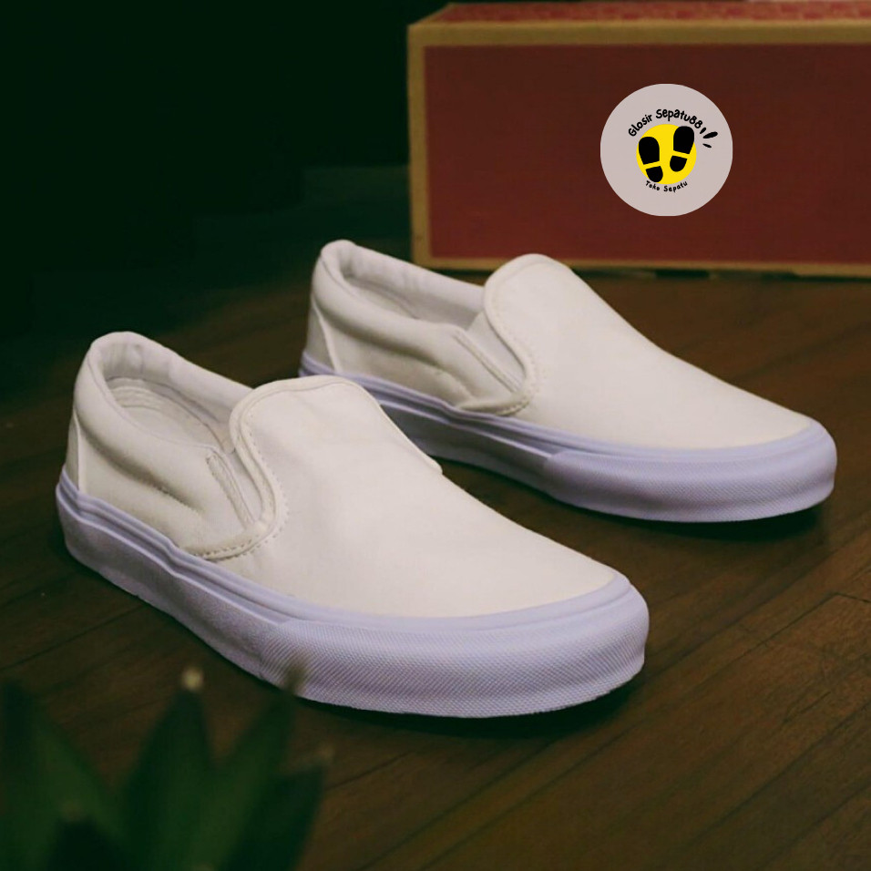 SEPATU SANDAL WANITA  Sepatu Putih Polos Sneakers Slip On Tanpa Tali Kasual - Sepatu Lukis