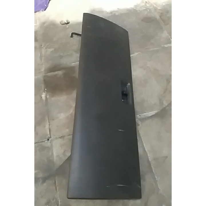 tutup laci glove box dashboard lancer sl 84